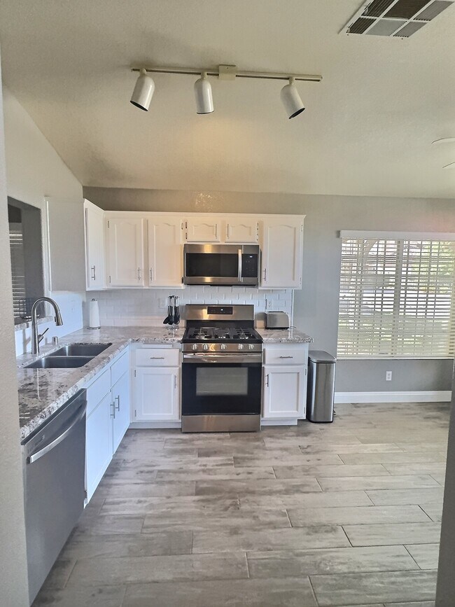 Building Photo - 8245 Ruby Mountain Way