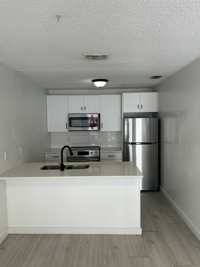Building Photo - 2955 SE 53rd Ct