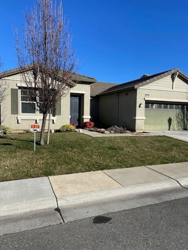 Building Photo - Beautiful 3 Bedroom Home