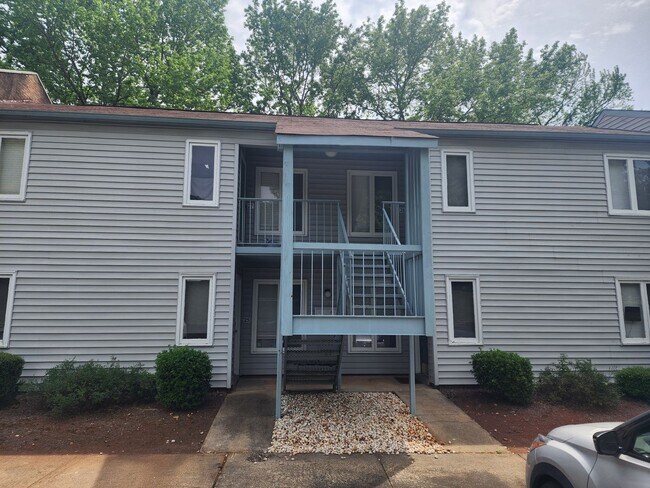 Building Photo - 2021 Harvest Lane Unit #28