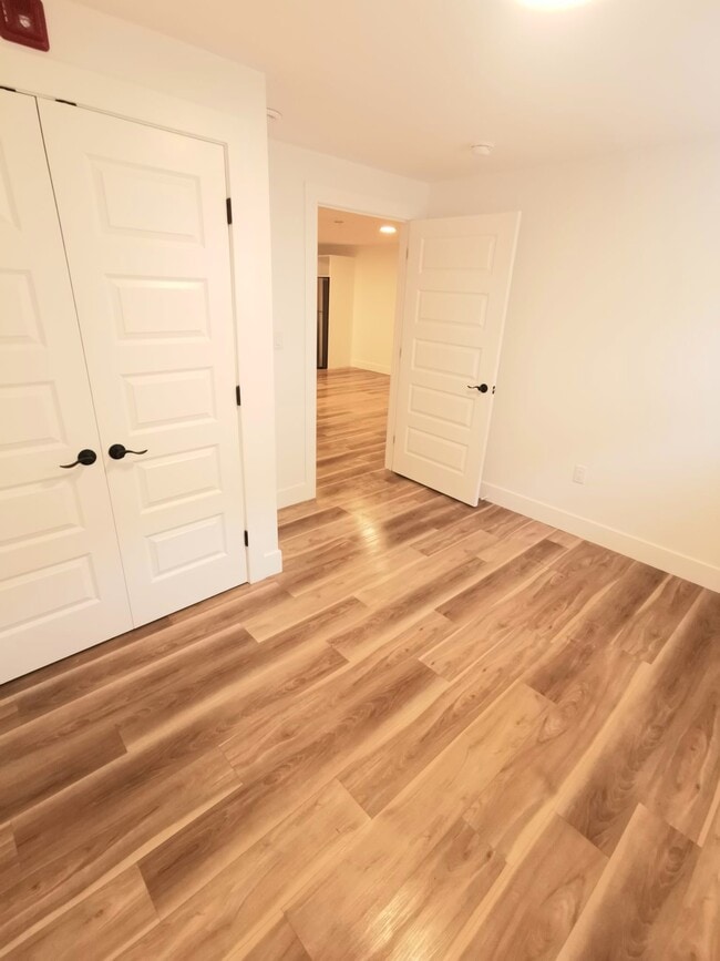 Photo du bâtiment - Available: September 1st – Renovated 2 Bed...