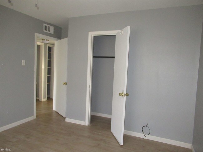 Building Photo - 2767 Waverly Ave
