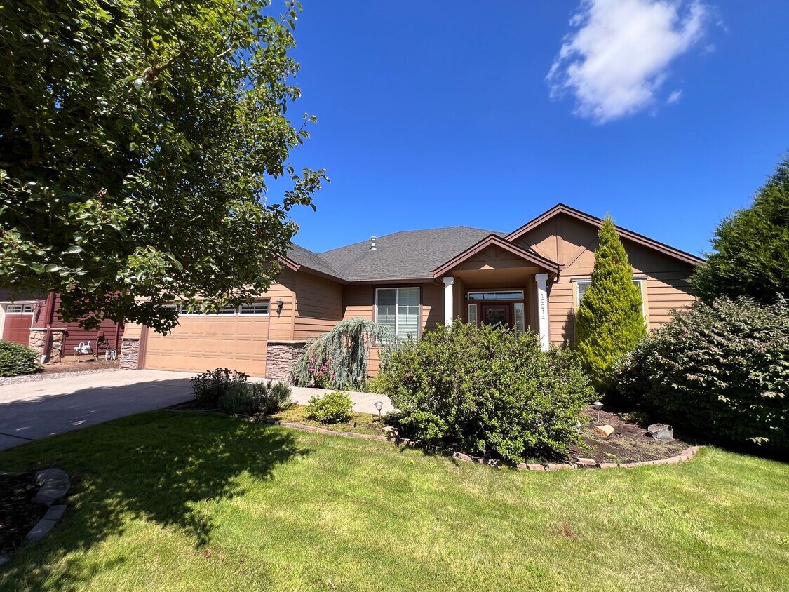 Primary Photo - Custom Ranch Home in Sunnyside/Orchards