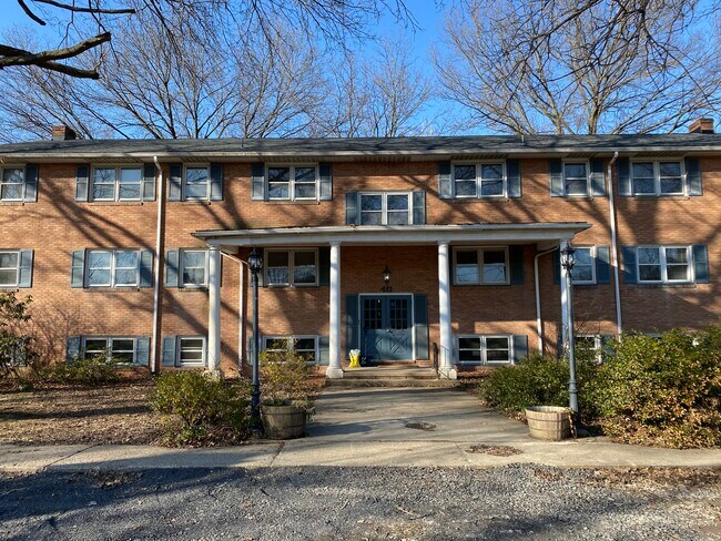 Front - 411 Poplar Ave