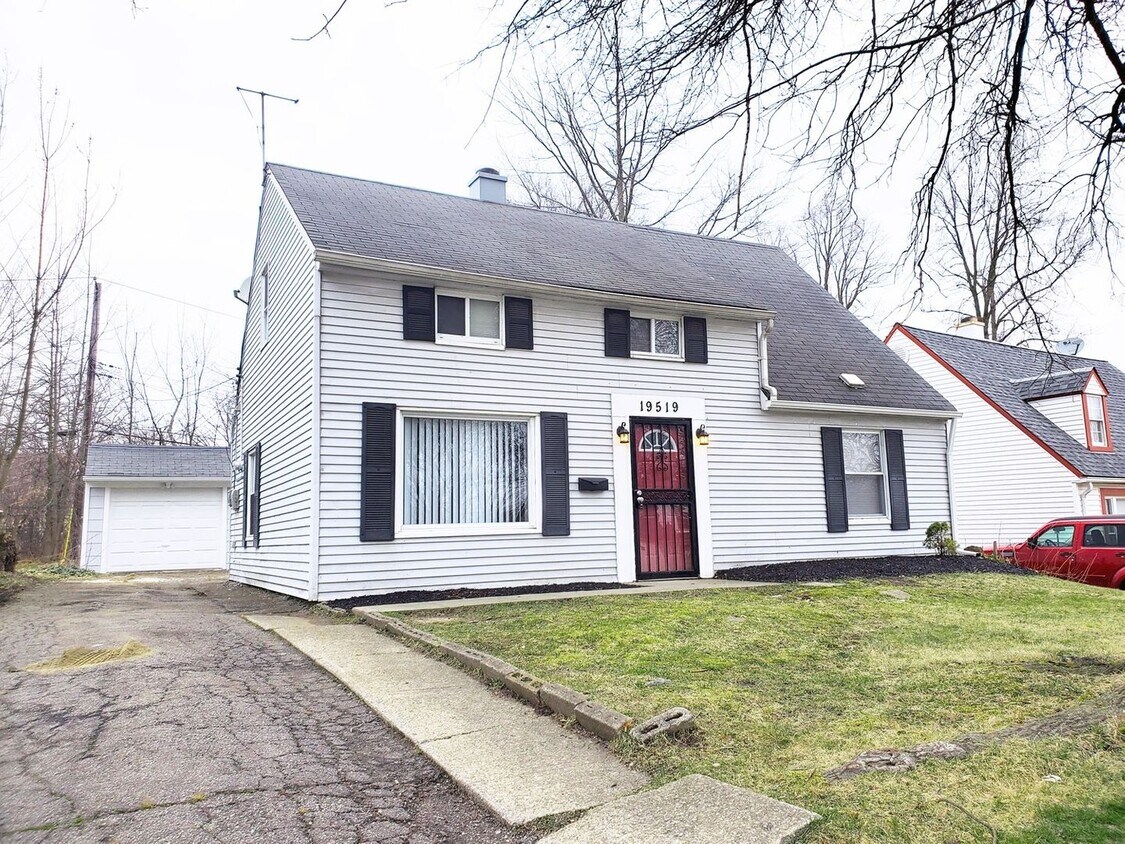 Primary Photo - 3 Bed - 1 Bath Cape Cod for Rent!