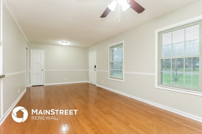 Building Photo - 196 Tupper Dr