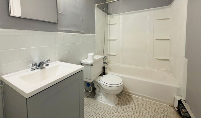 Building Photo - 421 Poplar Level Ct