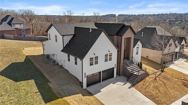 Foto del edificio - 2170 Hopkins Ln