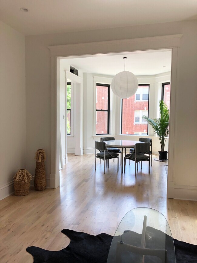 Foto del edificio - 2654 N Burling St