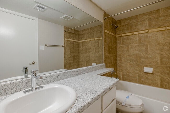 2BR, 1BA - 912SF - Bathroom - Anacosta at McCormick Ranch
