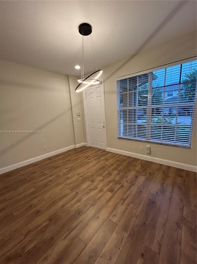 Building Photo - 9980 E Villa Cir