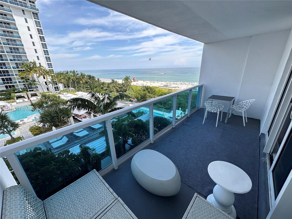 Primary Photo - 2301 Collins Ave