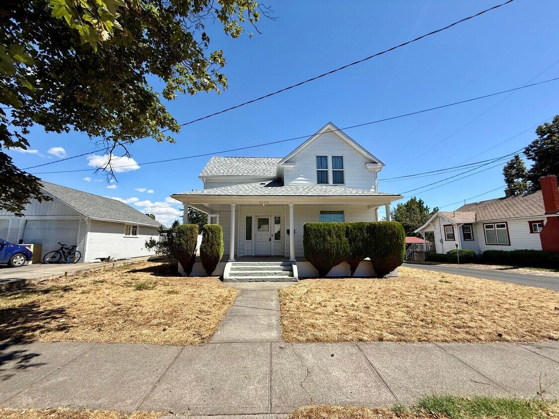 Primary Photo - Charming 4-Bedroom, 2-Bath Victorian Home ...