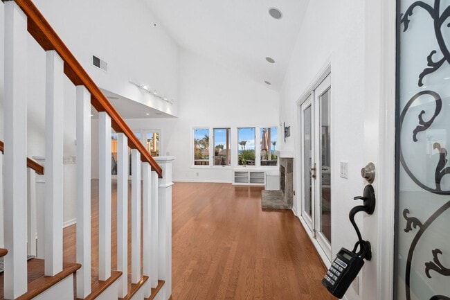 Building Photo - Spacious Home with Ocean Views!