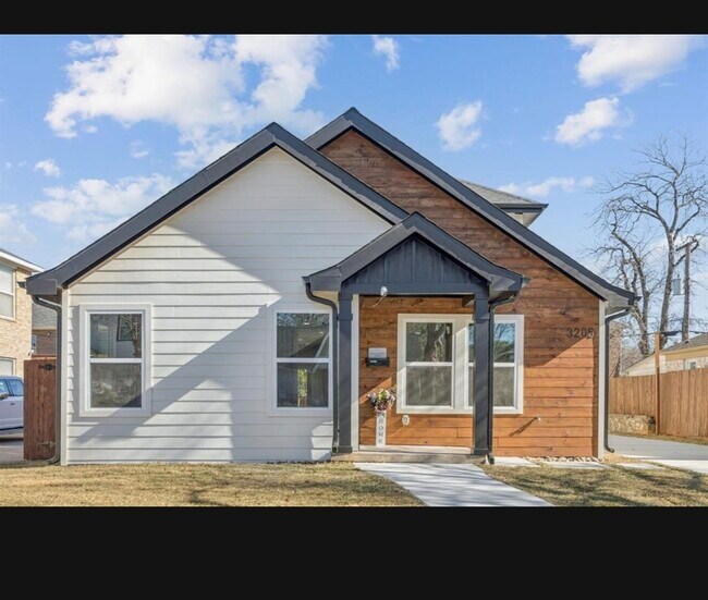 Foto del edificio - 3205 Waits Ave