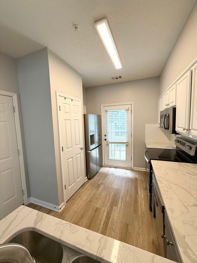 Building Photo - 209 Riverstone Commons Cir