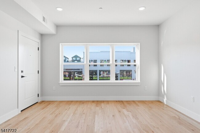 Building Photo - 34 Elizabeth Ave