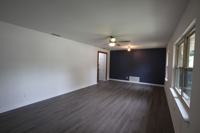 Foto del edificio - Adorable 3 Bed 2 Bath in Tyler with TWO Li...