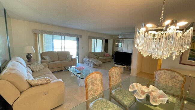 Foto del edificio - 7370 S Oriole Blvd