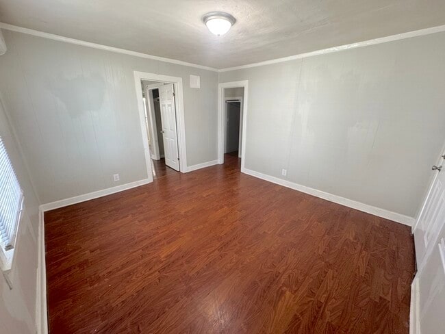 Building Photo - 104 Cushing St