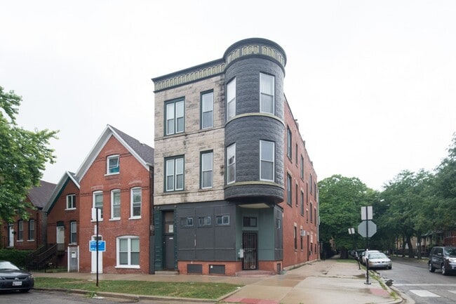Building Photo - 1056 N Rockwell St