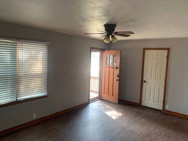 Foto del edificio - Charming 2-Bed with Bonus Space & Private ...