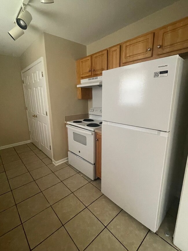 Building Photo - This cozy 3 bed 2 bath ranch home is on a corner lot in the Todd Park neighborhood