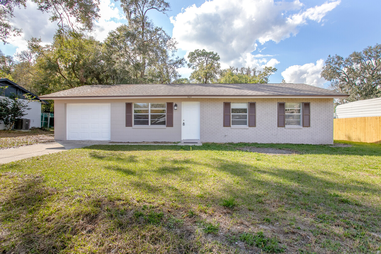 Foto principal - 3/1 in Orange City off Blue Springs Avenue...