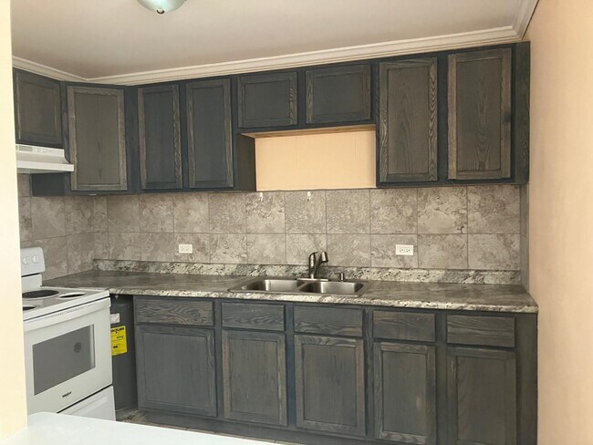 Building Photo - 4067 Bonhill Dr