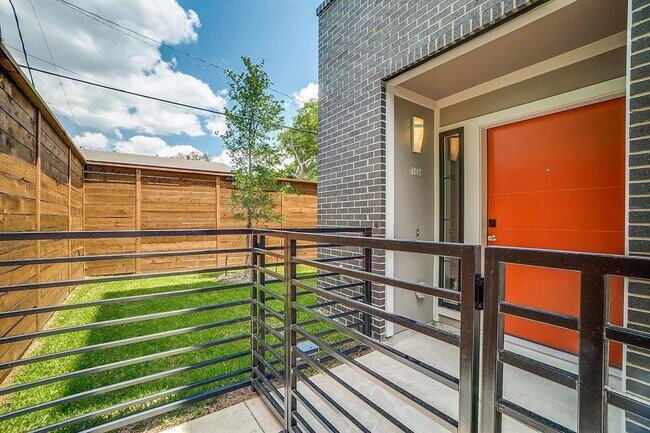 Building Photo - 5711 Lindell Ave