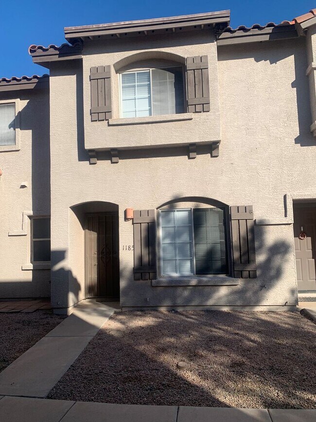 Foto del edificio - **MOVE-IN SPECIAL 50% OFF MOVE-IN MONTH!!!!** Ready Now!! 3BR 2.5BA located in Chandler - Cross S...