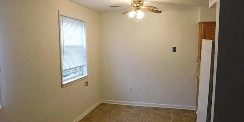 Primary Photo - Hillcrest Apartments