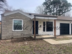 Building Photo - 2042 S Hampton Ave