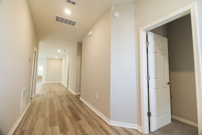 Building Photo - 4510 Rapallo Ave