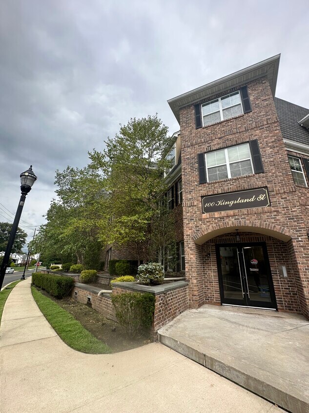 100 Kingsland St, Nutley, NJ 07110 Apartments in Nutley, NJ