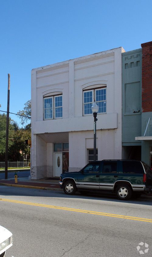 Building Photo - 152 N Main St