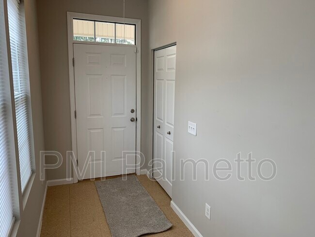 Building Photo - 122 Fairview Park Dr