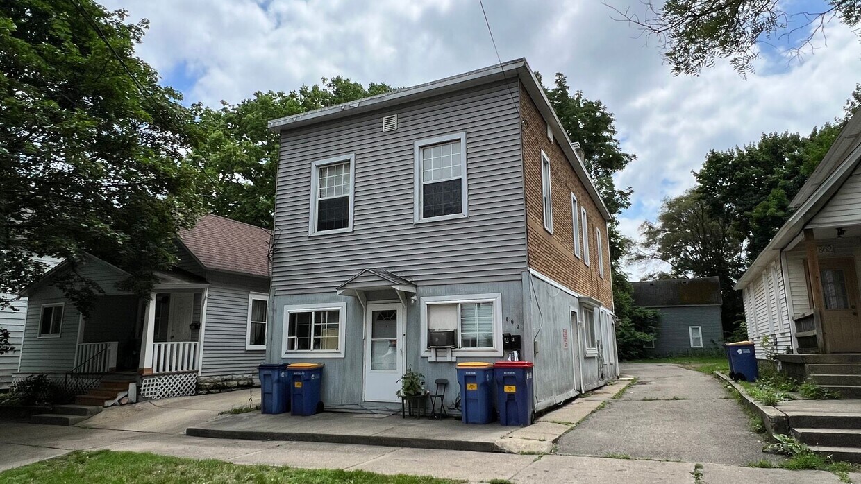 Foto principal - 860 Tenth NW