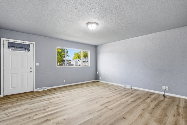 Building Photo - 2104 Prairie Ave