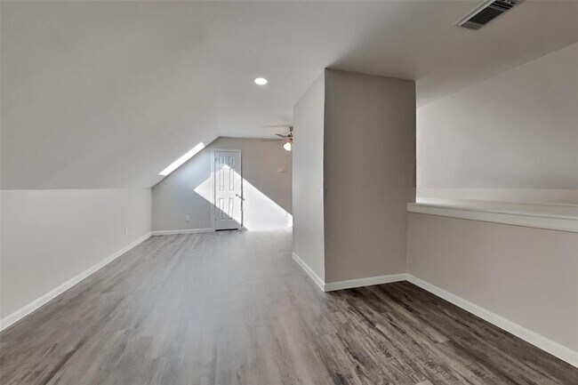 Foto del edificio - 1315 Forest Hollow Dr