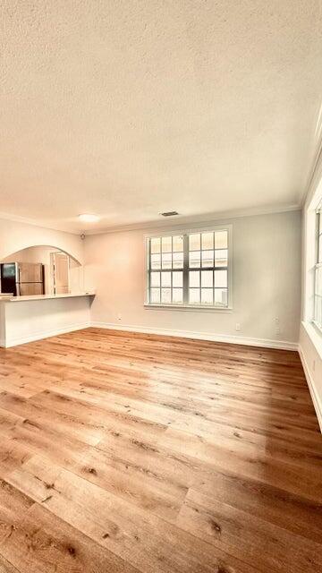 Foto del edificio - 6894 3rd St