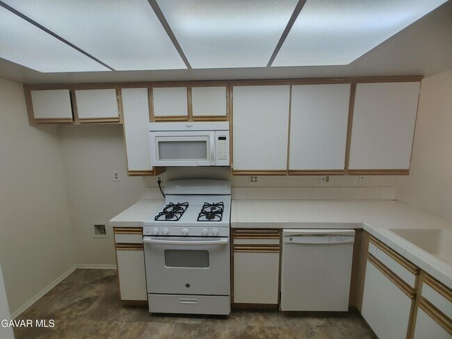 Foto del edificio - 44508 15th St E