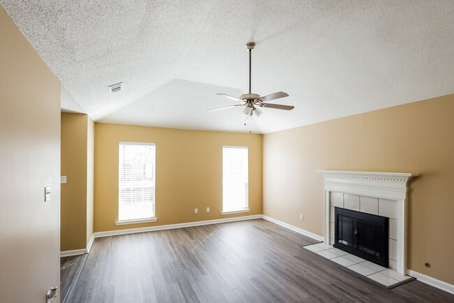 Foto del edificio - 104 Stonehaven Dr