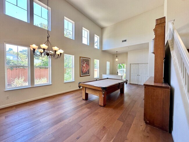 Foto del edificio - Large 5bd/3ba 3500sqft Home in Hamilton, Novato