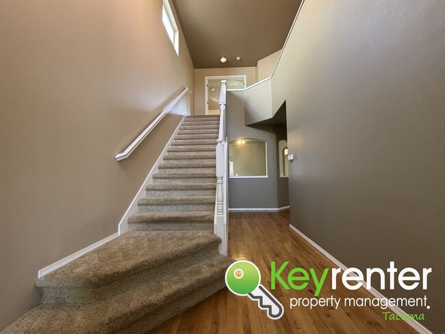 Building Photo - Elegant Browns Point Living with Backyard ...