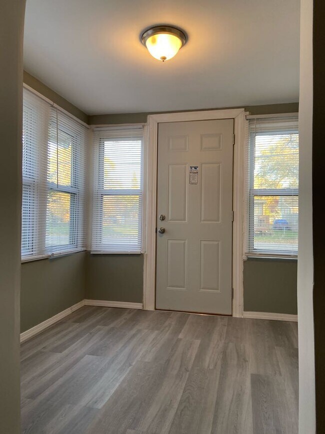 2332 Fordham St, Keego Harbor, MI 48320 House Rental in Keego Harbor