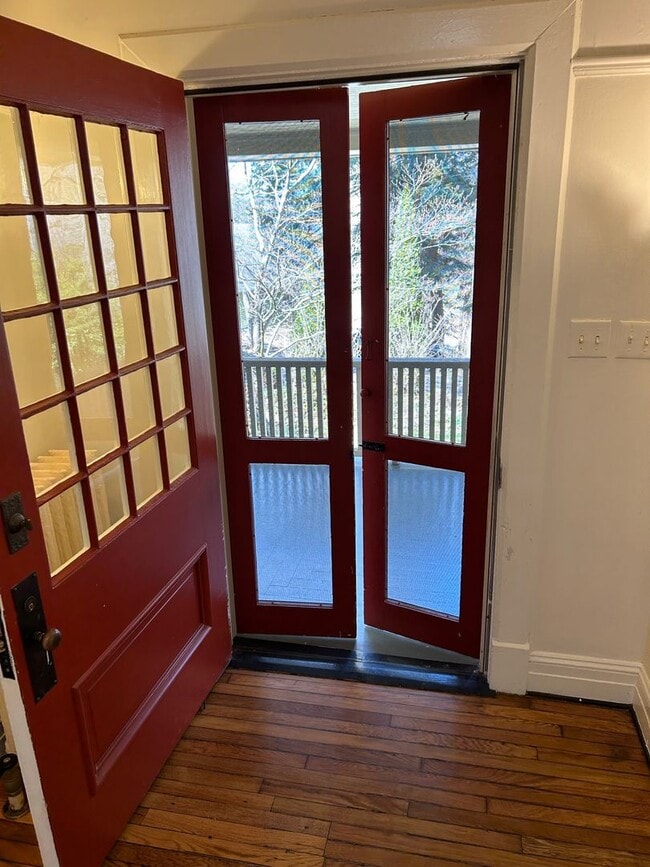 Building Photo - North AVL -  Renovated Arts & Crafts Cottage