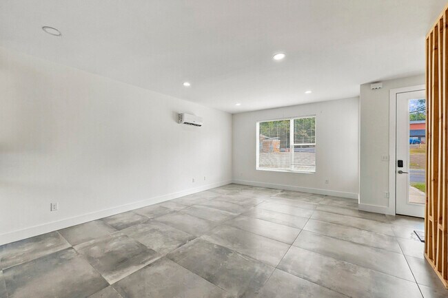 Foto del edificio - 2725 Whittle Springs Rd