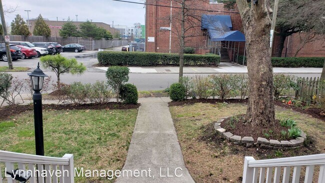 Building Photo - 7 br, 3 bath House - 3711 Bowdens Ferry Rd