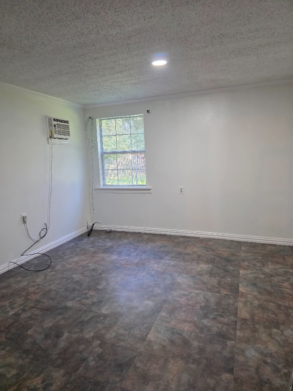 Building Photo - 201 Pine Bend Ct